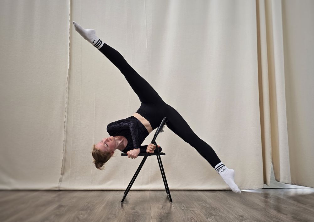 Philip und Sarah mit einem kleinen Acroyoga Auftritt bei der Polestructions Jahresfeier.