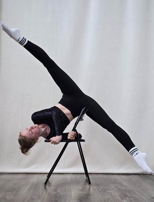 Acroyoga im Studio Polestructions. Auftritt bei der Jahresfeier 2017.